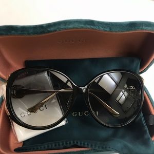 Gucci sunglass / new condition